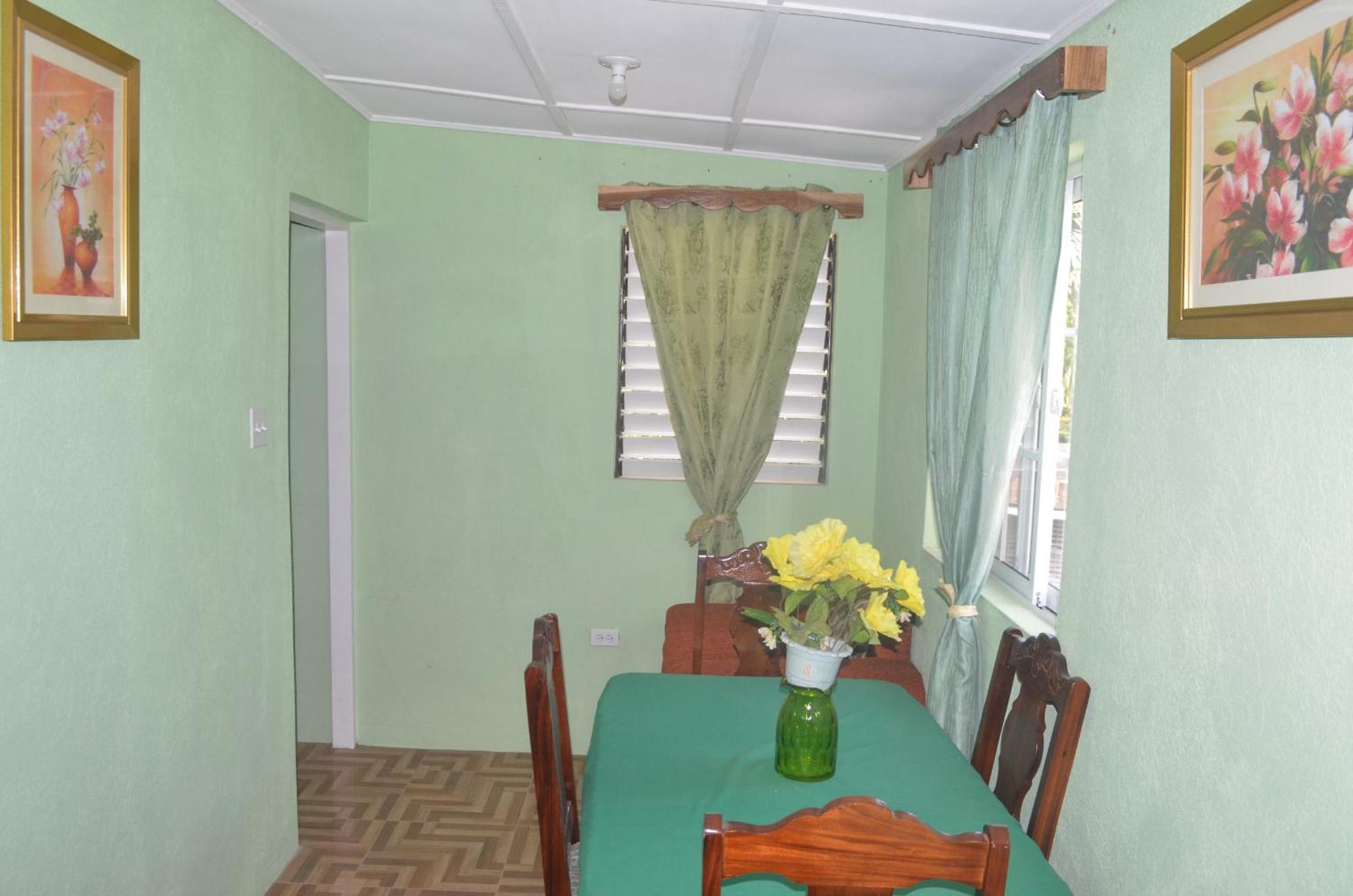 Little Shaw Park Guest House Ocho Rios Buitenkant foto